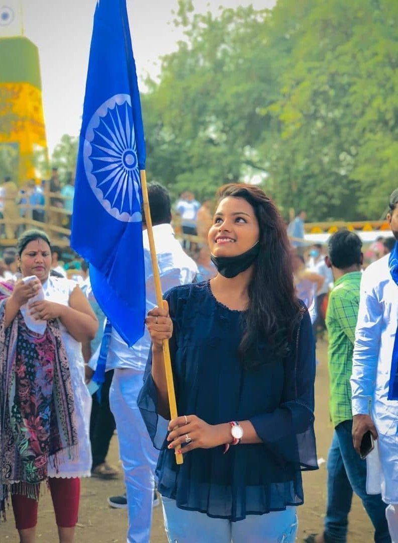 जुल्म इतना भी बड़ा नही जितनी तुम्हारी खामोशी है
अभी बोलना सीखो,नही तो आने वाली नस्लें गूंगी हो जायेंगी...?
#जयभीम 🙏