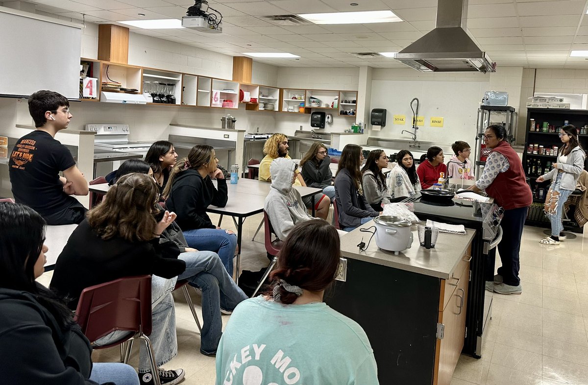 Dr. Singh was our guest chef today and she created a phenomenal rice dish! So glad she joined us. #westnation #GID <a href="/Jmorley36/">Jason Morley</a>