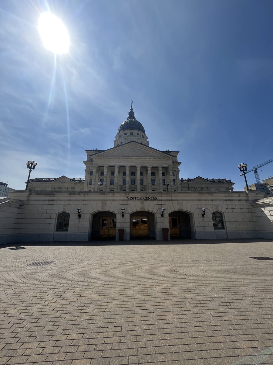 bsunkcaw's tweet photo. Had a great time today visiting
Kansas State Capitol where the historic Civil Rights case of Brown v. Board came
into origin. https://t.co/R2SoKVCitE