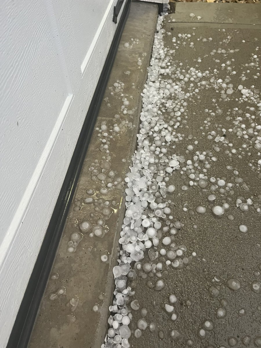 Just shy of 1” 🌧️, ping pong hail and gods glory, all in less than 30 mins. #plant23 #SevereWeather