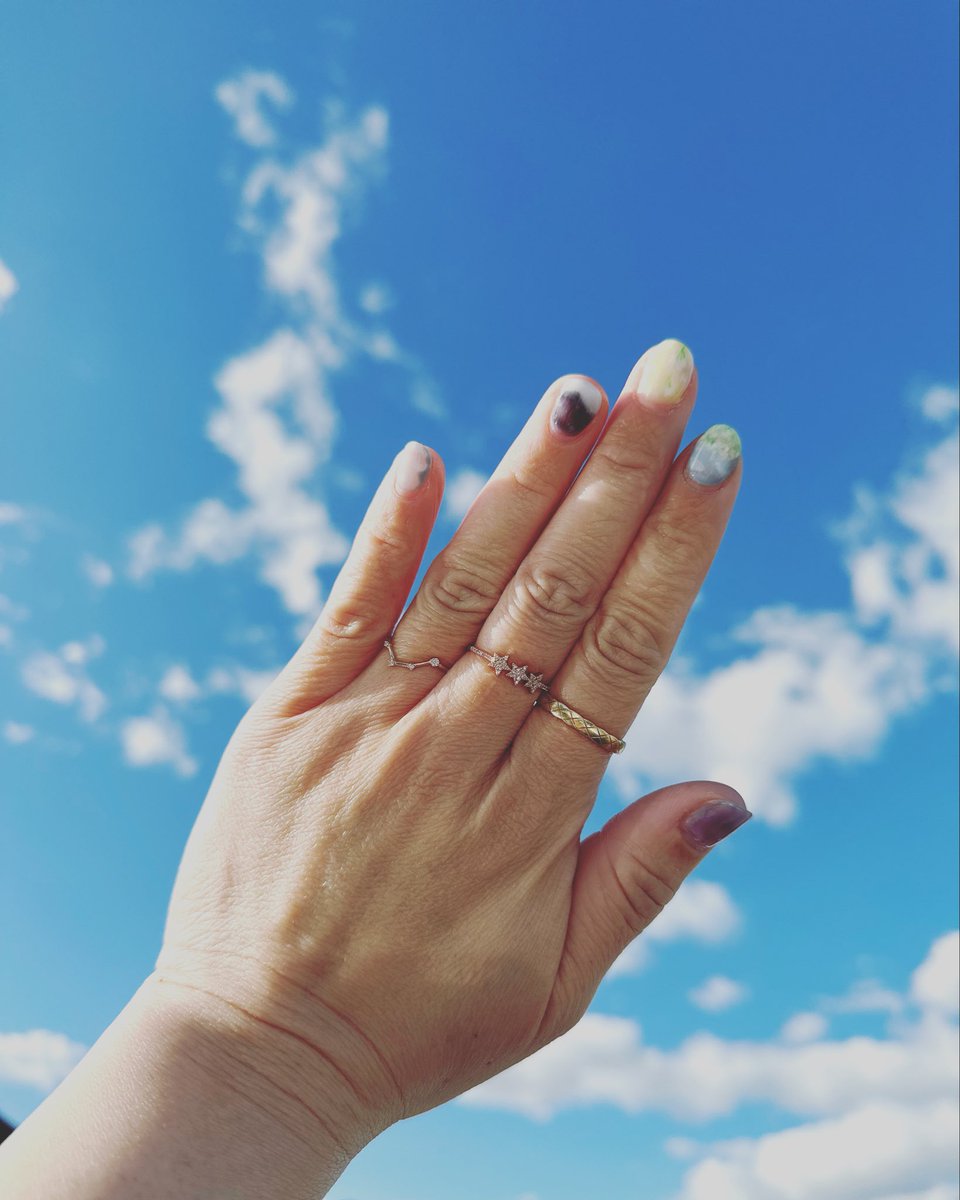 its_me_slim's tweet photo. So back when I was throwing up all those #BIGBANGDISCORD (@bigbang_fux) stickers in SK (the one that @IBGDRGN posted on his IG story) I also did a few other very #vipforlife things such as getting a Still Life themed manicure 💅 

#BIGBANG #BIGBANG_StillLife1stYear @YG_GlobalVIP https://t.co/55fDfZurtx