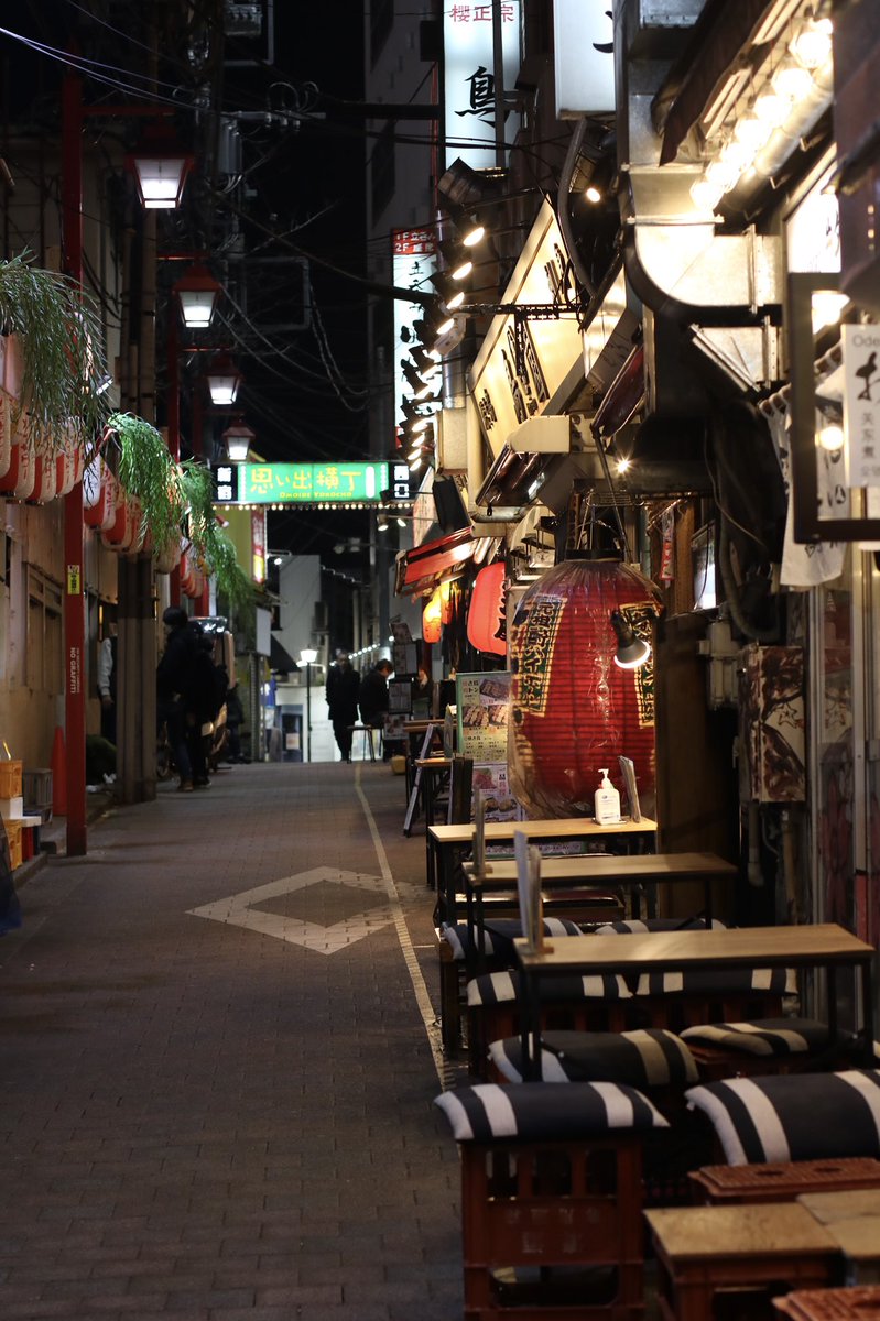 medicolors's tweet photo. 今日は「横丁の日」🍶

横丁ではしご酒ってしたことありますか？😁

メディカラーズでは、医療・介護・保育従事者の方々がスムーズに働けるようにサポートさせていただきます。
ぜひ、LINEでお気軽に登録を👆

#医師　#看護師　#准看護師　#パラメディカル https://t.co/OStc4Xx5Da