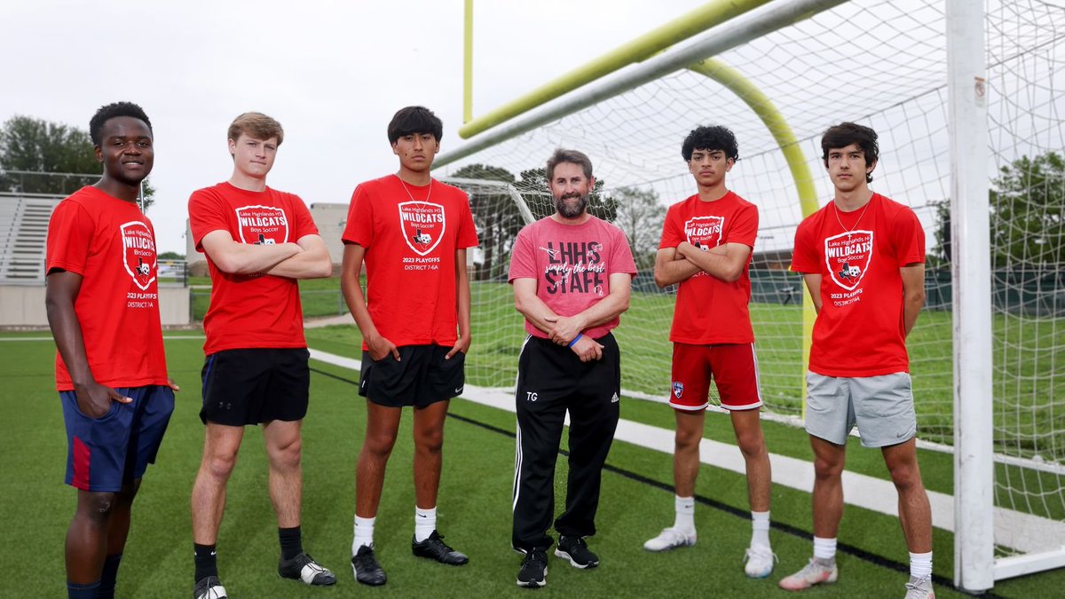 SportsDayHS's tweet photo. "We did this for her"

Amid Lake Highlands boys soccer's playoff run, beloved assistant principal Tessa Pettigrew passed away.

The team has dedicated the rest of the season to her memory.  

✍️ @DMNGregRiddle: 
https://t.co/LdTOqrozMD https://t.co/7tbCWfHYUK