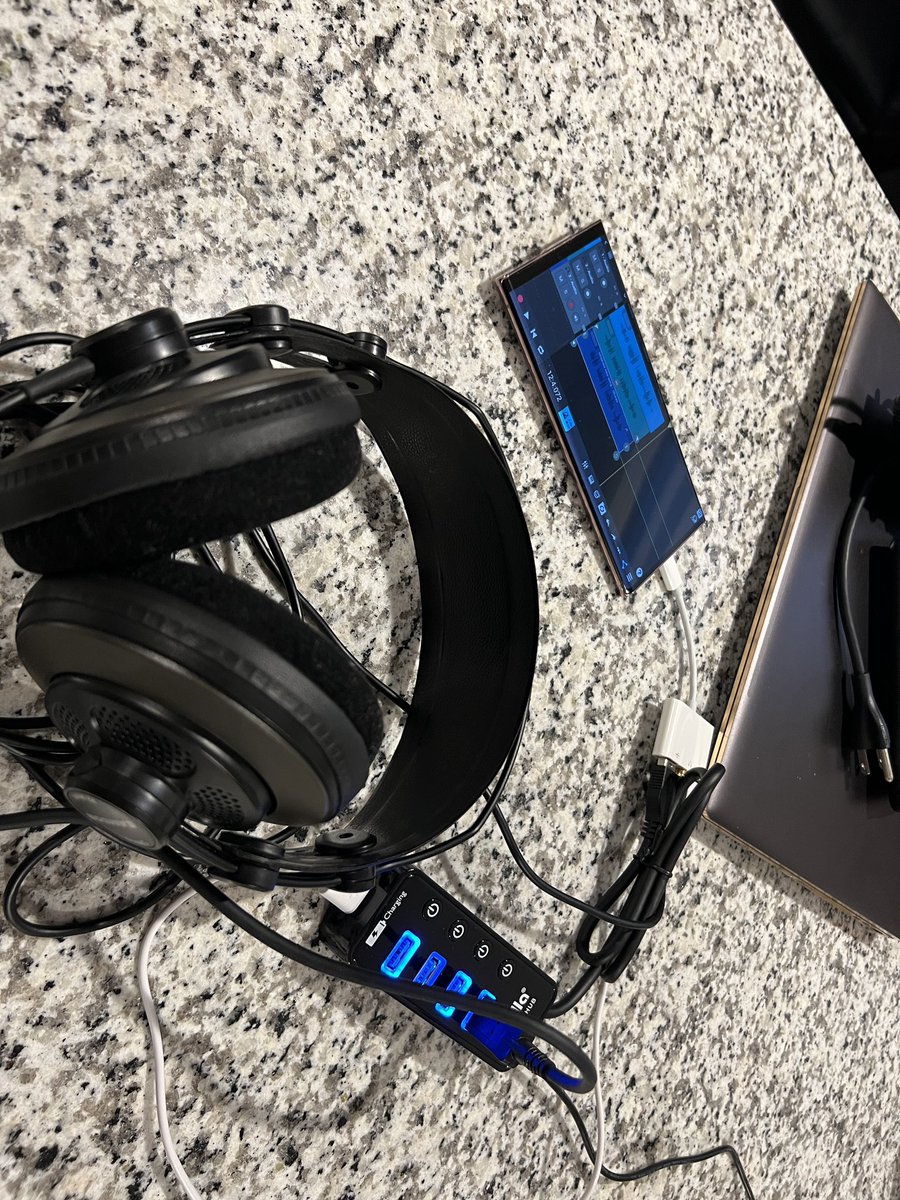 TheIdolVenus's tweet photo. A budget friendly mic review + a free/budget friendly music recording setup without any computer! #venusreview #musicgear #mic #musicsetup #vtuber #idolvenus https://t.co/FxklZpk9Sx