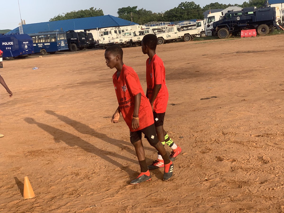 GreatFarcos's tweet photo. “Tuesday training,  Over Over Over!!!”😂😂

A massive and fun training as usual. 
🟧🟪🟧🟪

#GreatFarcos
#sosofarcos
#juvenilefootball
#football
#Mashi
#Soso
#footballcoaching
#grassrootfootball
#Training https://t.co/v7hyAllRv3