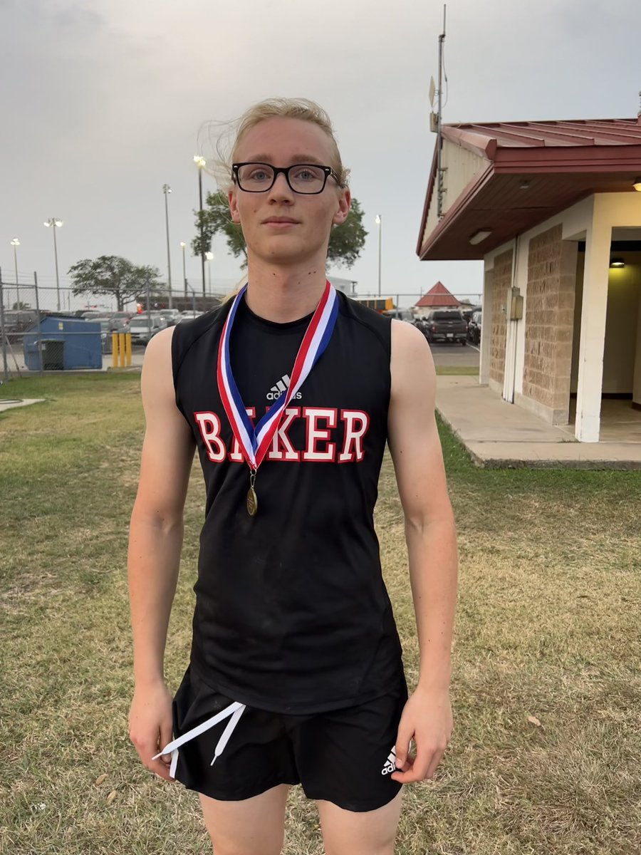 BroncAthletics's tweet photo. 8th Grade Boys Discus Champion! #EOK #ThreeStripeLife @adidasUS @wbrayfootball @wbrayhs #FutureTexan https://t.co/KdNprLBvKn