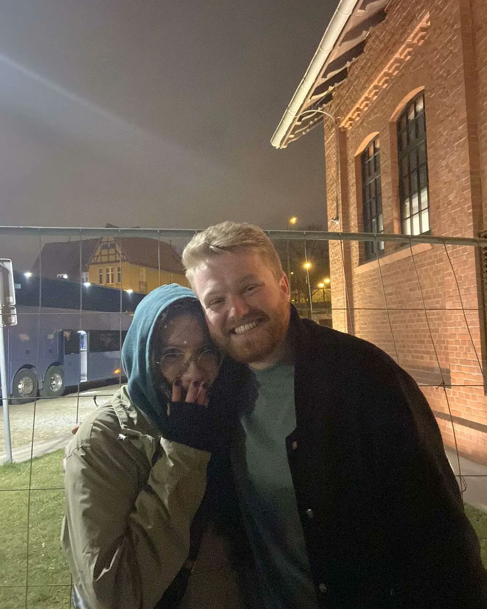 milcia___'s tweet photo. hello
first of all, i can't describe how happy, lucky, and awesome i fell rn
so I just wanna say this was such an amazing concert @LVJYupdating <3

after the concert, after 2 hours of waiting on backstage, we met them!! (3/4 because, wilbur slept, haha)
(1/5)

#lovejoygdańsk https://t.co/OrNyQQkZcG