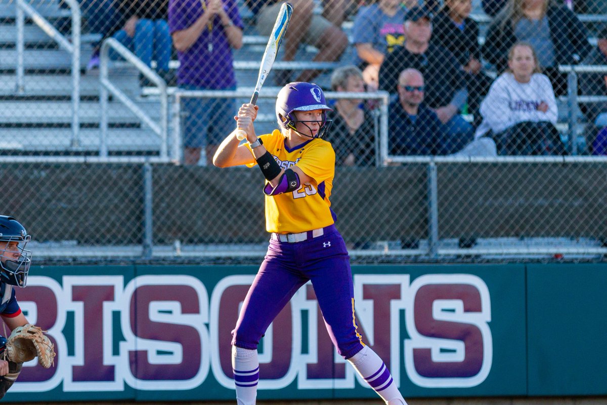 B4 | <a href="/meghanekline/">meg</a> singles to left field to score <a href="/kellyannpaulson/">kelly p</a> and extend our lead❗️

LIP 12, Tennessee Tech 0    

#IntoTheStorm ⛈️| #HornsUp 🤘