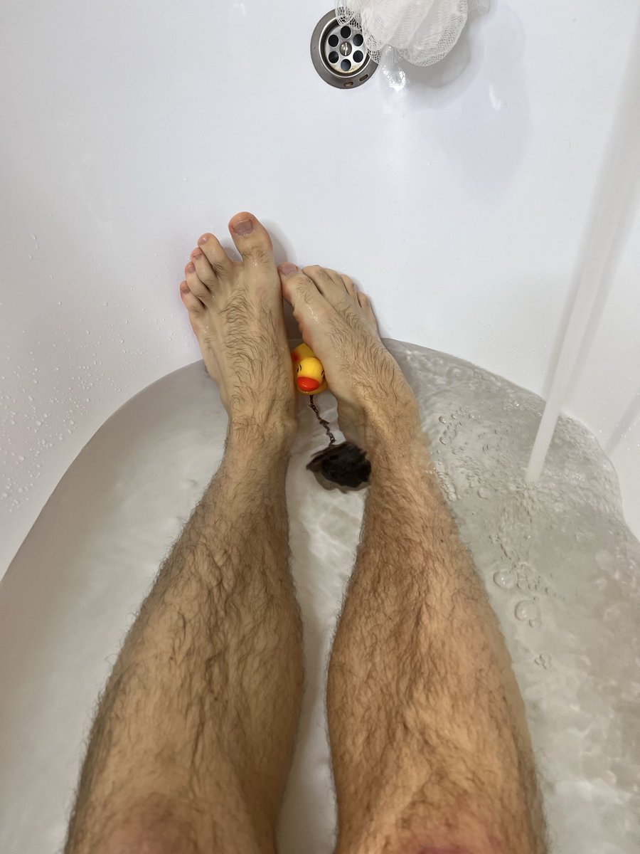 Привет, я подсяду? 

#malefeet #gayfeet