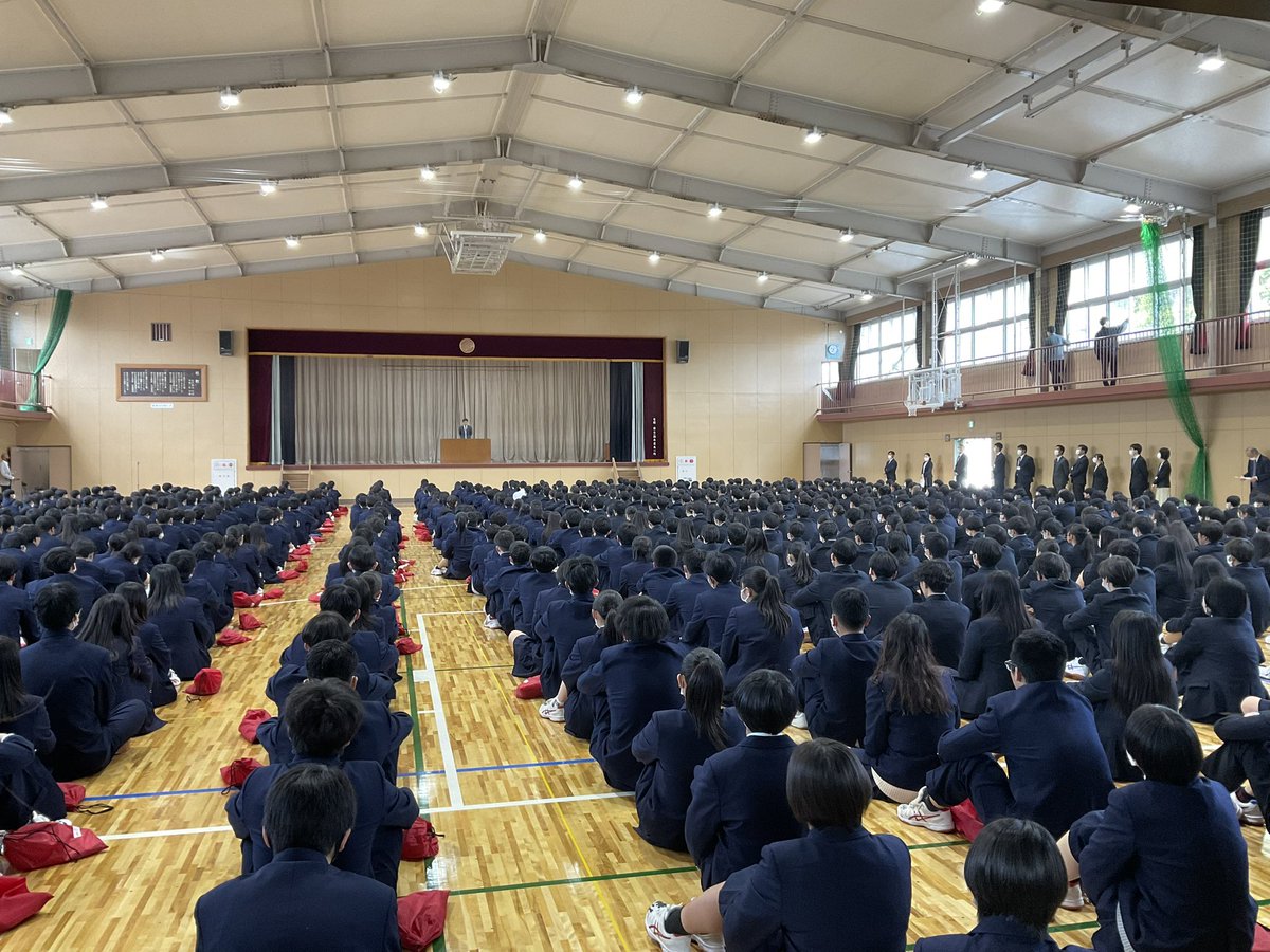 edahighschool's tweet photo. おはようございます。
本日4月5日(水)、始業式および着任式を執り行いました。
新年度が始まり、2年生は最上学年へと、1年生は上級生になります。
伝統を大事にしつつ、新たな荏田高校を創っていってください。 https://t.co/DFN2FtGgDk
