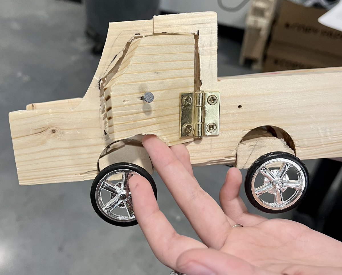 IndArtsDavis's tweet photo. These cars were made with movable parts; a new twist in our car building this semester:) #turnerfamily #tmscode https://t.co/KJOrCU7WMt
