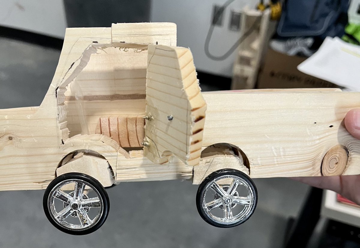 IndArtsDavis's tweet photo. These cars were made with movable parts; a new twist in our car building this semester:) #turnerfamily #tmscode https://t.co/KJOrCU7WMt