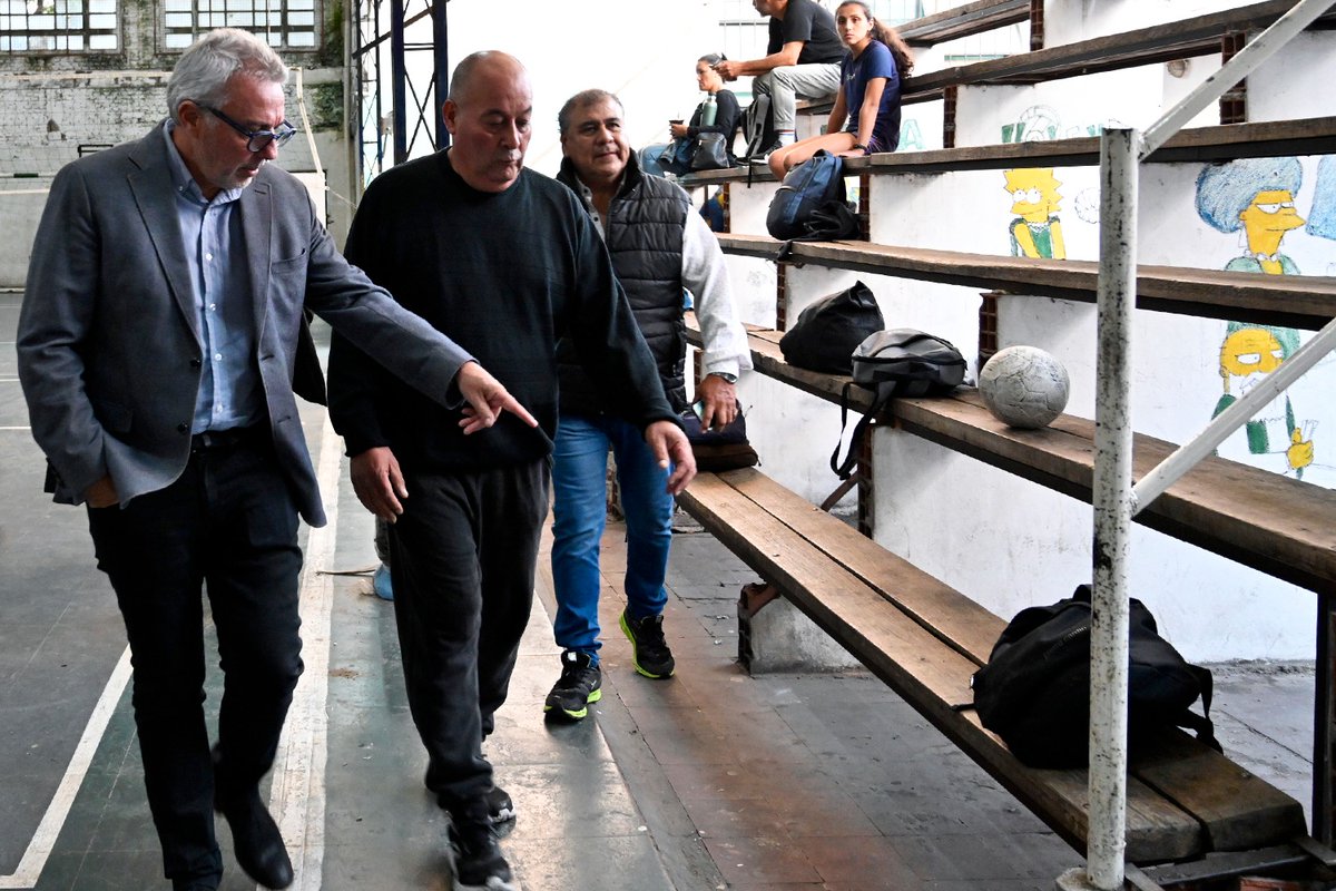 ZamoraJulio's tweet photo. Me reuní con las comisiones directivas de los clubes Solís y Excursionistas de Tigre centro con el objetivo de conocer sus necesidades y reforzar sus lazos con @MunicipioTigre. https://t.co/RWKp1sXF5e