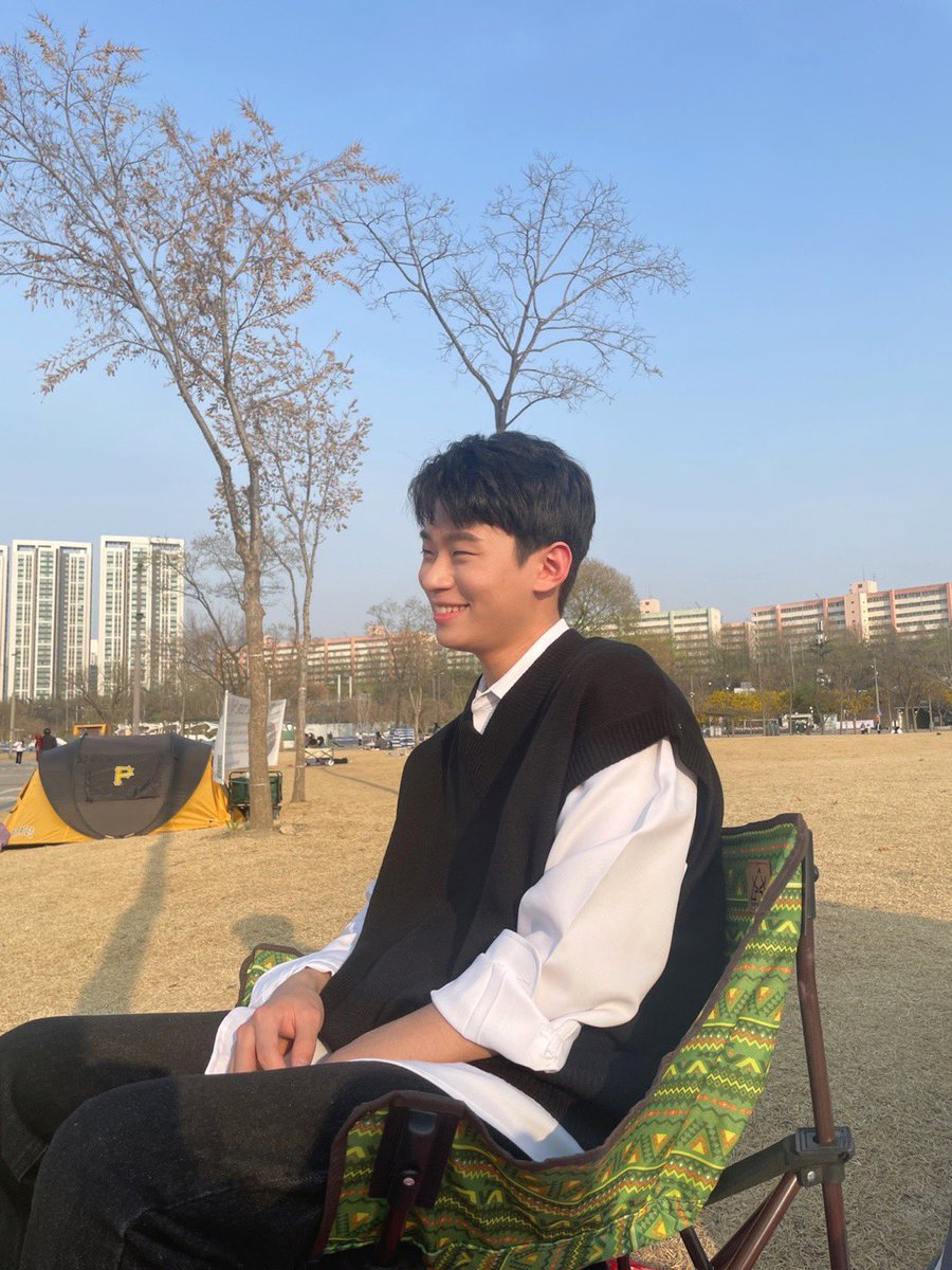 LI0IJ_0's tweet photo. 아 배으님 오늘 식목일이라서 나무 심은거구나...
역시 짱지우... https://t.co/cdTox8amHx