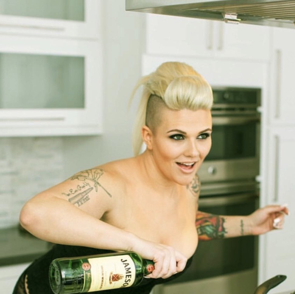 Sweet_T_Mcgee13's tweet photo. It’s ok @budlight real Women drink Whiskey! @jamesonwhiskey 🥃🧊 #BudLight https://t.co/3CrOe4tQPK