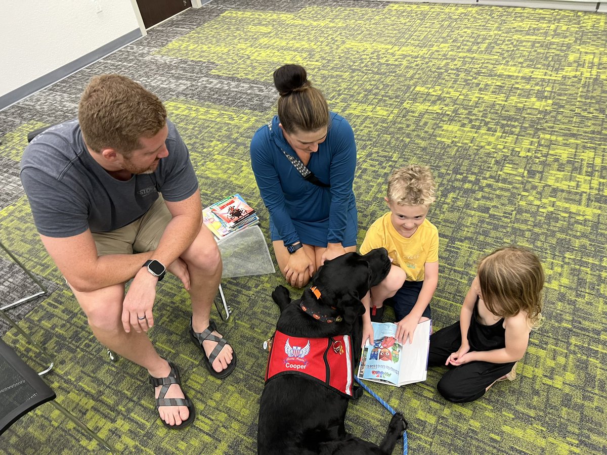 kallen4775's tweet photo. Cooper had a wonderful time working w/kids &amp; families at Bonita Springs Library tonight #readingpaws ROCKS!  #dogsoftwitter #therapydogs @PeytonReads https://t.co/McebV8JjwR