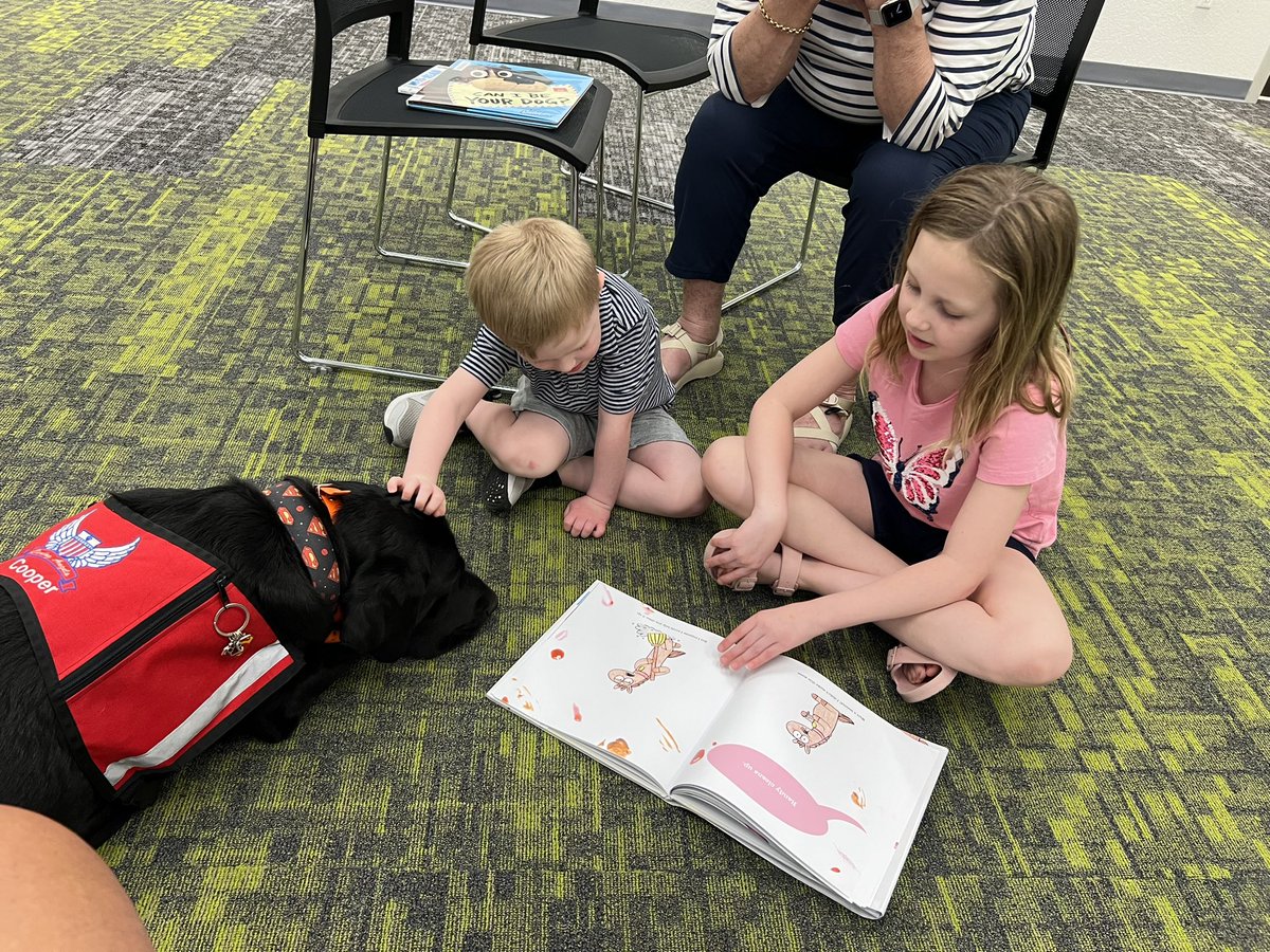 kallen4775's tweet photo. Cooper had a wonderful time working w/kids &amp; families at Bonita Springs Library tonight #readingpaws ROCKS!  #dogsoftwitter #therapydogs @PeytonReads https://t.co/McebV8JjwR
