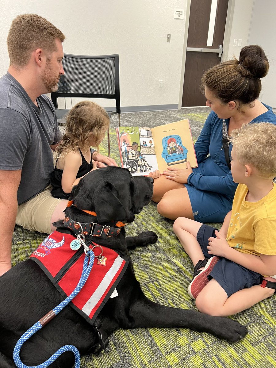 kallen4775's tweet photo. Cooper had a wonderful time working w/kids &amp; families at Bonita Springs Library tonight #readingpaws ROCKS!  #dogsoftwitter #therapydogs @PeytonReads https://t.co/McebV8JjwR