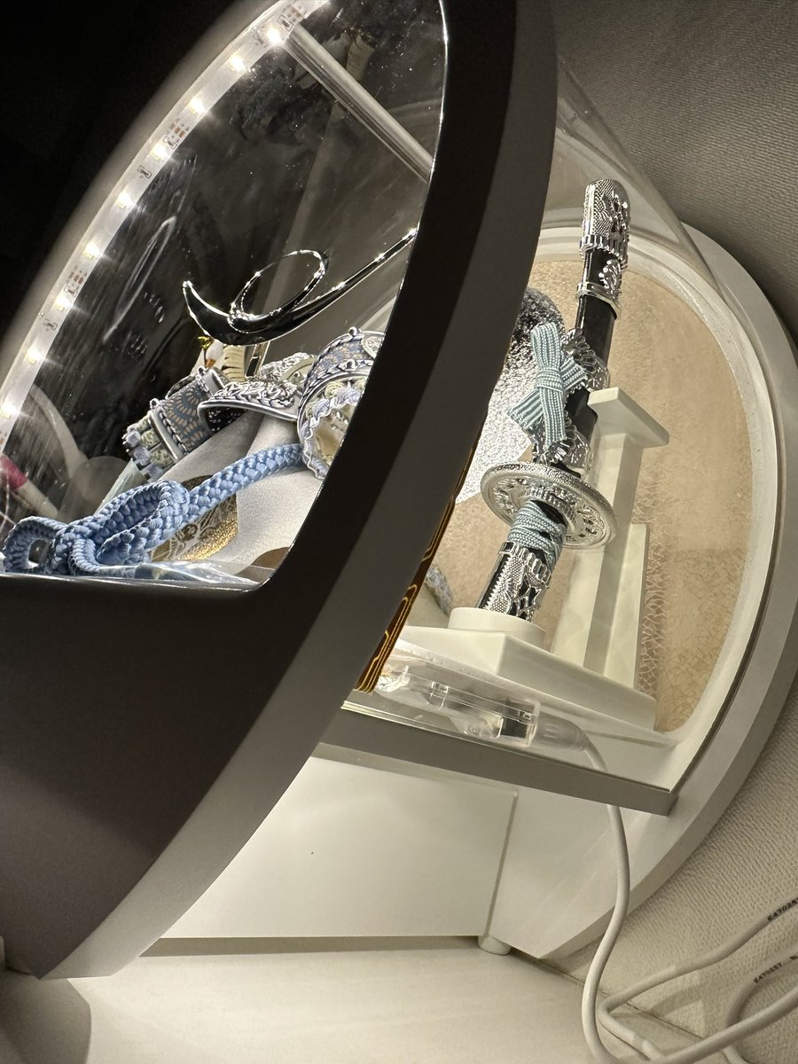 marunouchinomo's tweet image. 五月人形を買ったので、テープライトで少しだけ改造してみた。
#premo #上杉謙信