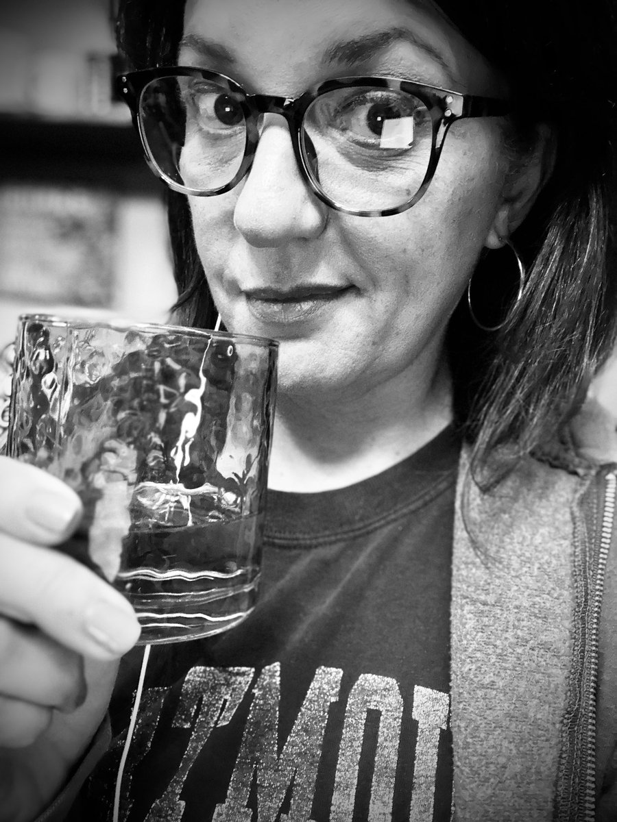 eloisaconde77's tweet photo. #WritingCommmunity tonight the difficult scene requires whiskey, straight. What’s everyone up to? #amwriting #whiskey #treasurelost https://t.co/cldXSHfnWv