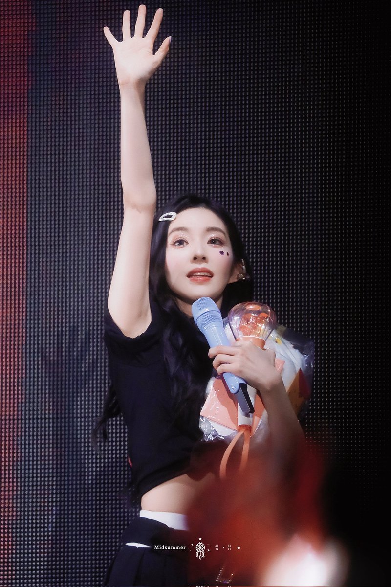 Midsummer0011's tweet photo. 230402
 #아이린 #IRENE
#레드벨벳 #RedVelvet 
#RedVelvet4thConcert_RtoV https://t.co/hk5U3XTO6l