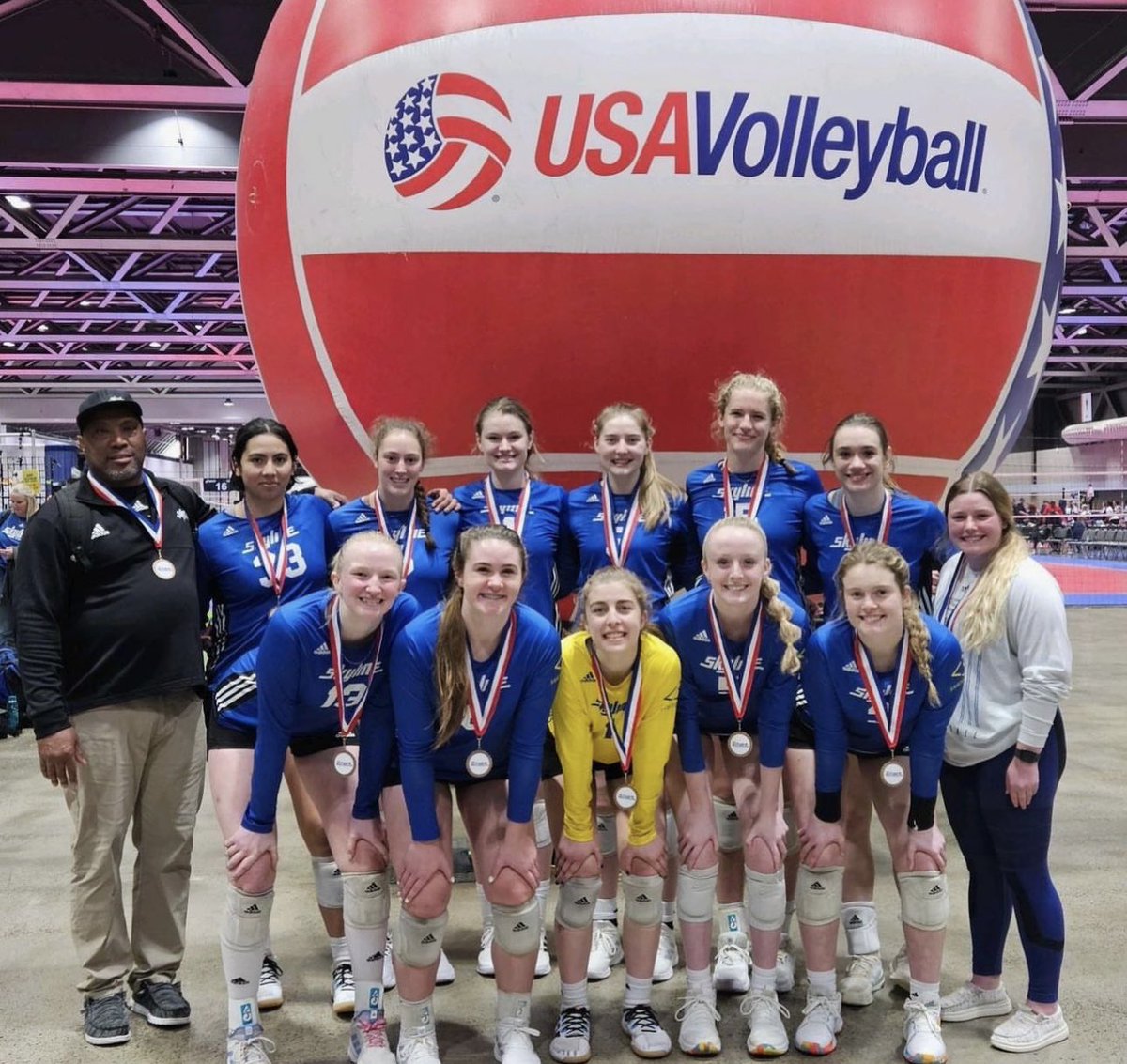 ReeseRenfrow's tweet photo. 3rd place at the Show Me Qualifier and weβre natty bound!! So proud of my Skyline 17 Royal team for our grit and strong finish! See you in Chicago! #17open #skyline17royal @Skylinejrs @prospervb @PrepDigTX @PrepDig @PrepVolleyball https://t.co/ZFUKjyGt71