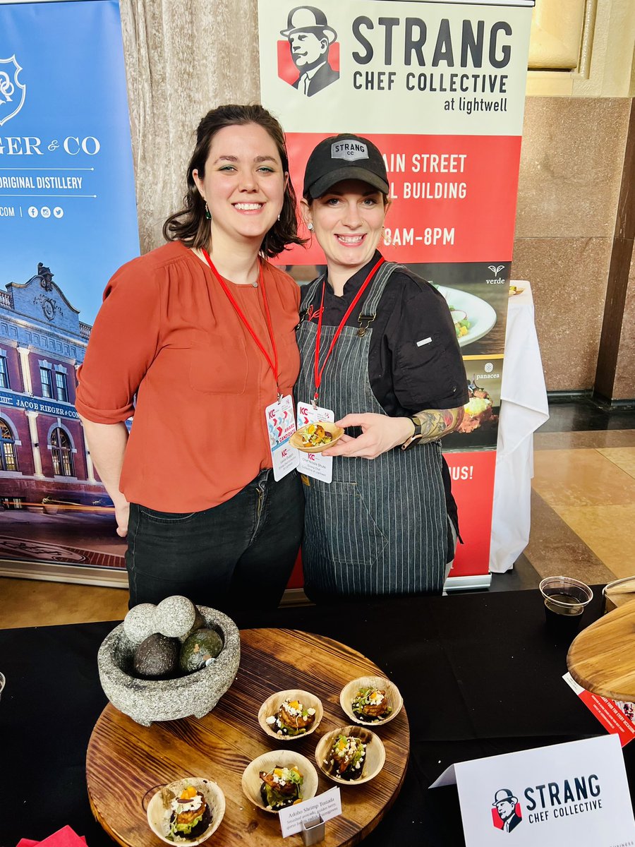 TelemundoKC's tweet photo. Great to see so many companies represented and supported at the @kcchamber @kcchamberGROW’s  Candidates’ Showcase of the 2023 Small Business Celebration 👏#CelebrateSmallBiz #NuestrosNegocios @kchedc @stranglightwell #SweetPeaches @UnionStationKC https://t.co/avmhm2xeAv