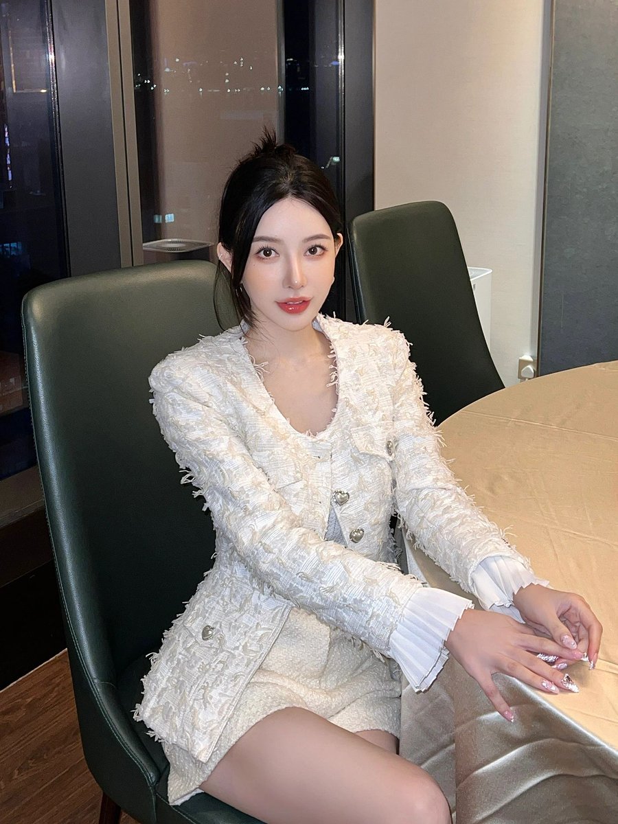 Only love and food can not live up to