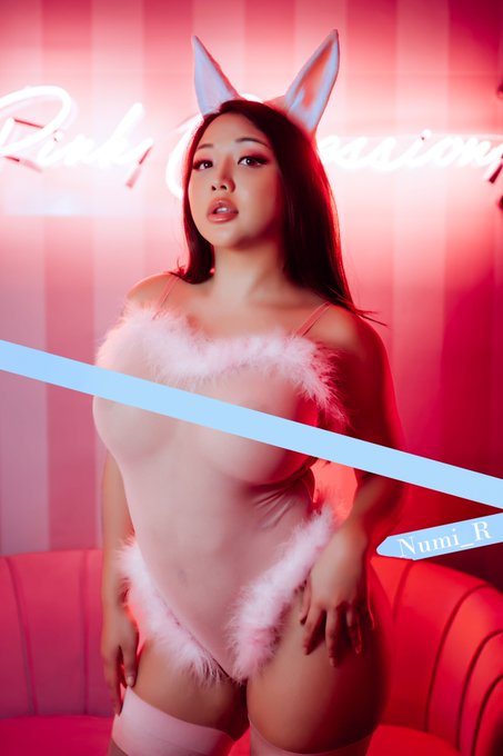 Watch Numi R 💜's leaked NSFW photo on TwXstars