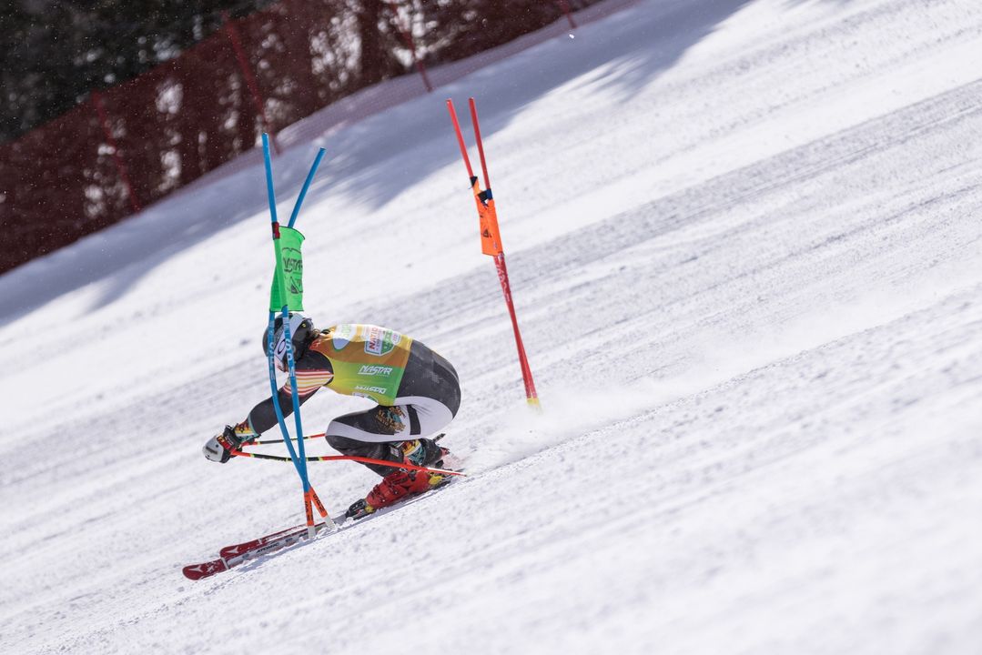 NASTARHQ's tweet photo. Can't beat the Championships with @wcmaple setting the pace! ⚡

📸 : davecamara1

#NASTAR #skiracing #alpineracing #getoutside https://t.co/5gIYtsaAeH