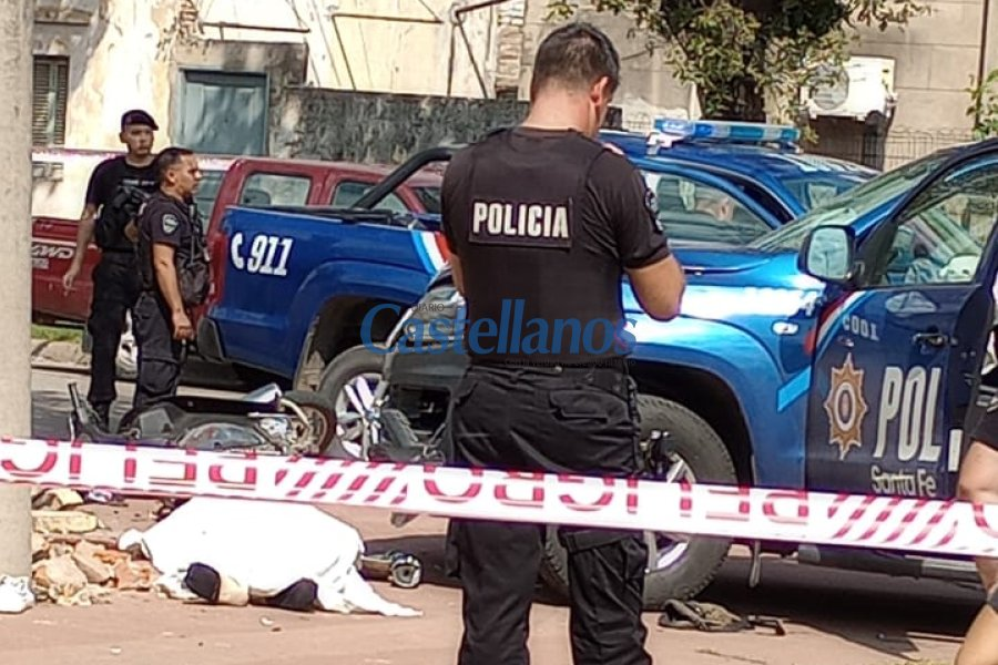 GastonNahuelAB's tweet photo. Mientras en #Córdoba todavía resuena el caso de #BlasCorreas; ayer en #Rafaela empezó otra trágica historia que involucra a la #Policía: el pedido de justicia por Jorge Molina, que falleció atropellado por una camioneta de la policía de #SantaFe. https://t.co/rQFdElO03e