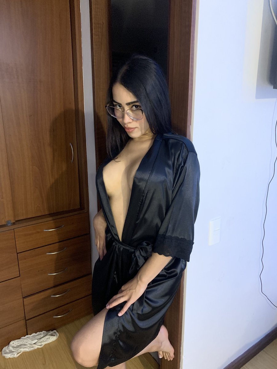 luisa0lena's tweet image. What do you think about Latina college students?