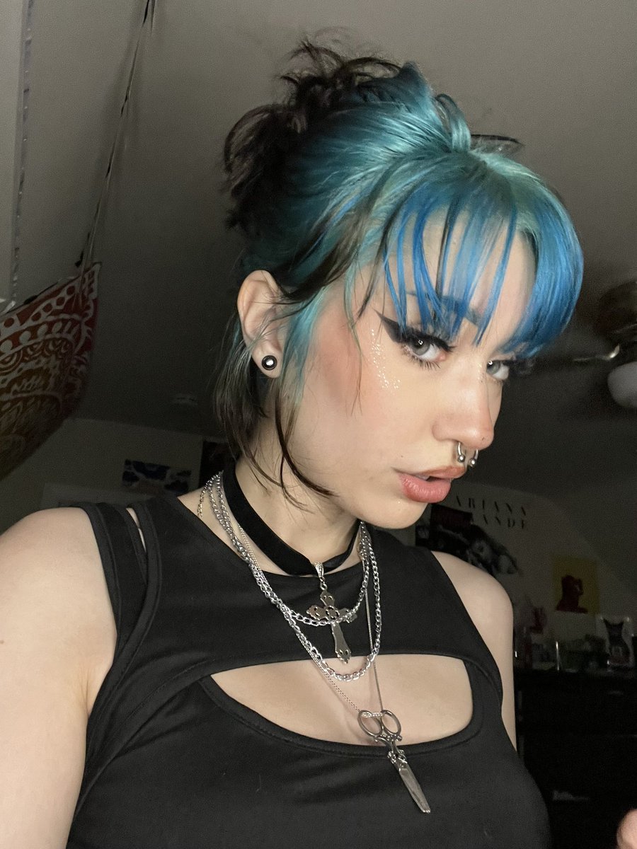 char ≽^•⩊•^≼ tweet media