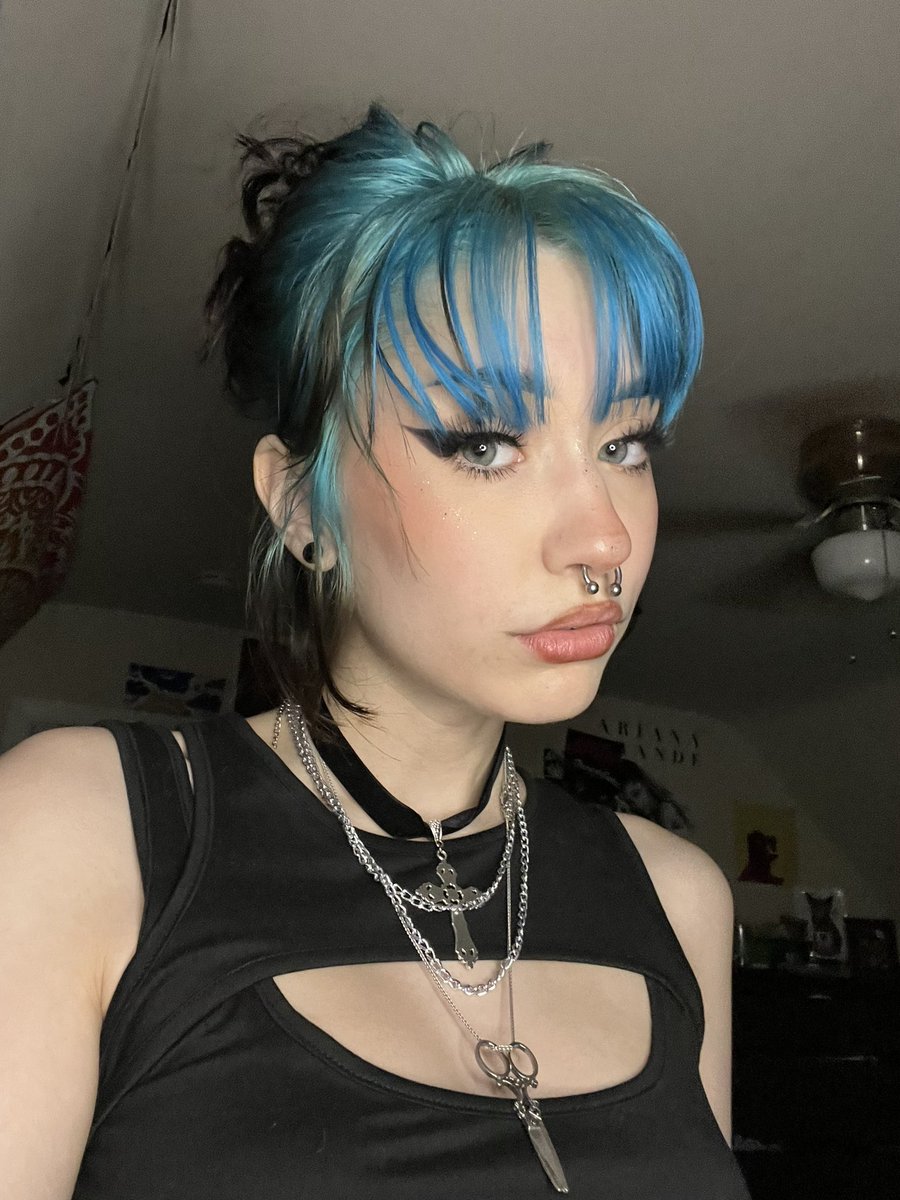 char ≽^•⩊•^≼ tweet media