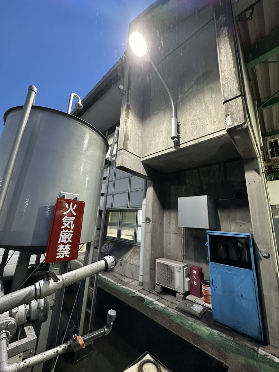 yrstrade's tweet photo. <導入事例>京浜急行バス株式会社様🚌
弊社のLEDを採用頂きました！

【製品】 YRS60W-RB180-G/N-E39
https://t.co/BoSoTiY2je

下面発光タイプのLEDです。
写真のような灯具にはこのタイプがおすすめです！

#LED #LED化 #LED工事 #街路灯 #道路灯 #水銀灯 #電気工事 #電気工事士 #LED照明 https://t.co/czNlr6wqrH
