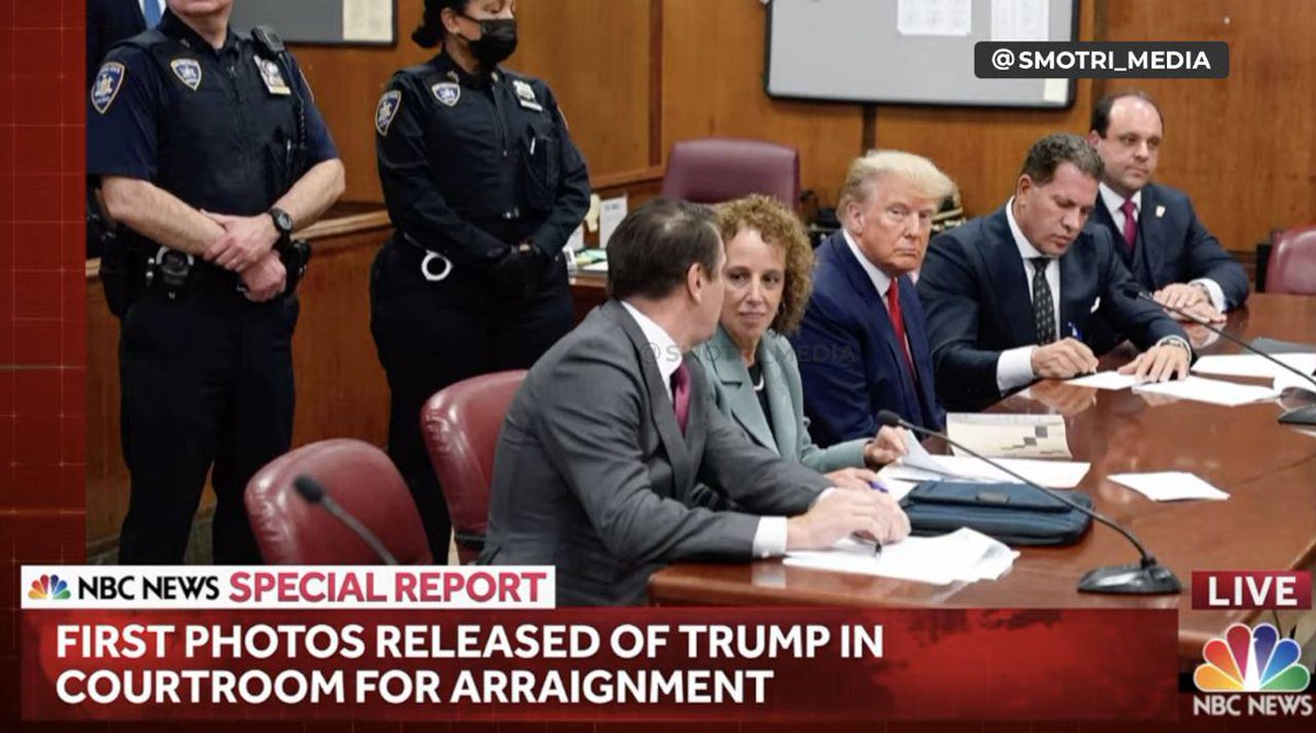 Era cuestión de tiempo. La "Democracia" del LAWFARE q tanto exportaron, llegando al CORAZÓN del Imperio.

PD: Soy el primero q dice q Trump es una MIERDA Por mi q le metan cien mil años. Nunca le van a meter los años por los verdaderos crímenes q cometió. Bombardeo de Siria ej.