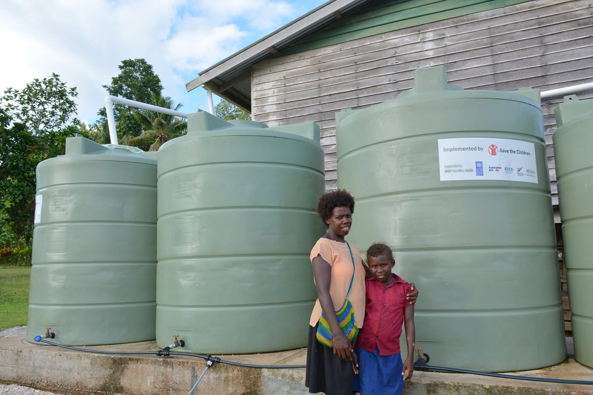 UNDP_Pacific's tweet photo. 🇸🇧 127 students & 7 teachers of Malosova Primary School, Solomon Is. no longer have to walk 2km everyday to access clean water after new water tanks were installed. It's elevation & location away from flood prone areas were #riskinformed decisions the school accounted for. #SDG17 https://t.co/wFIH205TTe