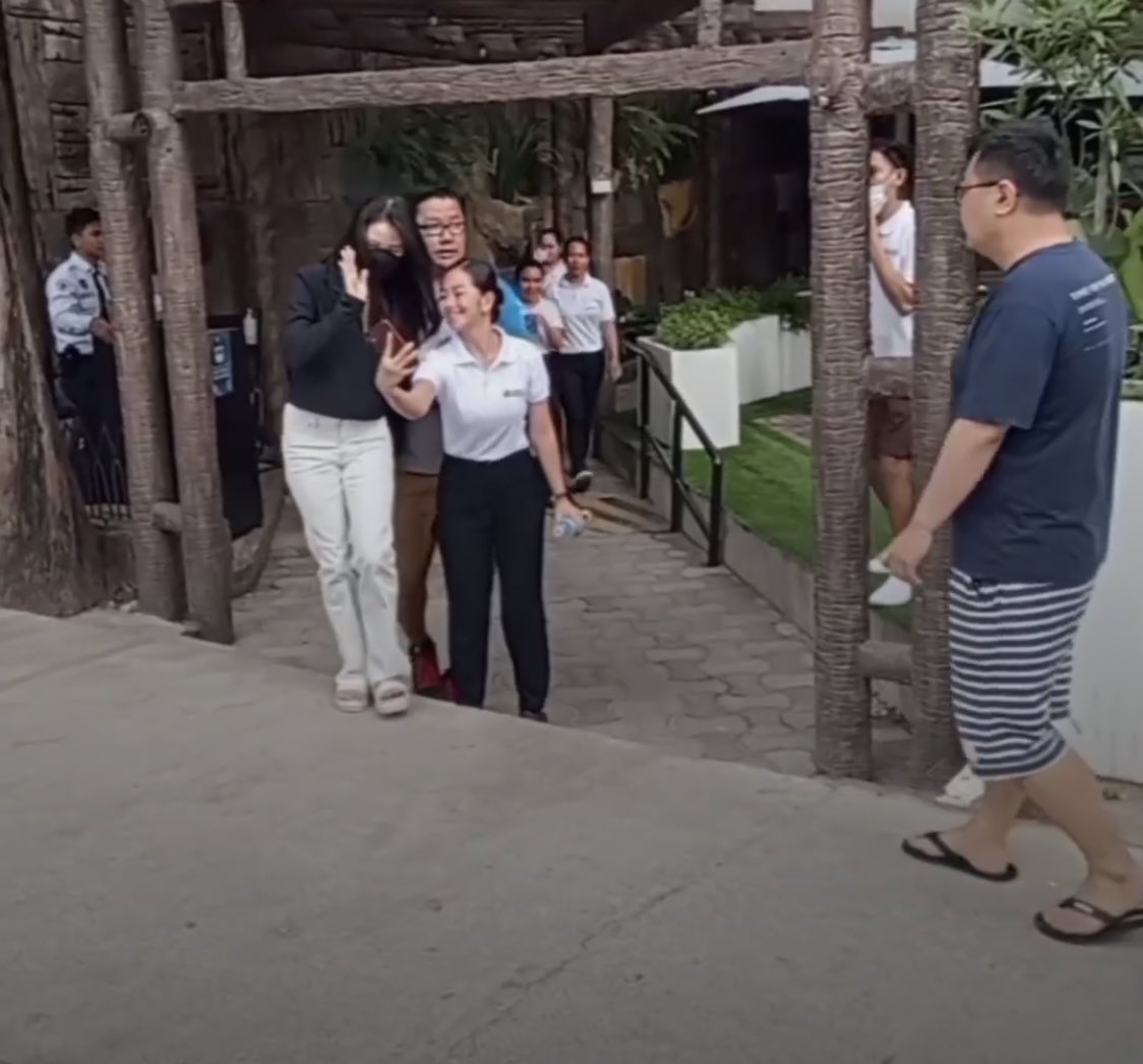 Ung nagmamadali kna pero nakuha mo pa mag entertain ng mga gusto magpapic sayo, gusto mo man lahat bigyan nila ng time kaso wala na time. 🥺 Ingats at rest well pag balik ng Manila mahal <a href="/KissesDelavin/">Kisses Delavin</a> 🥺❤️

#KissesDelavin