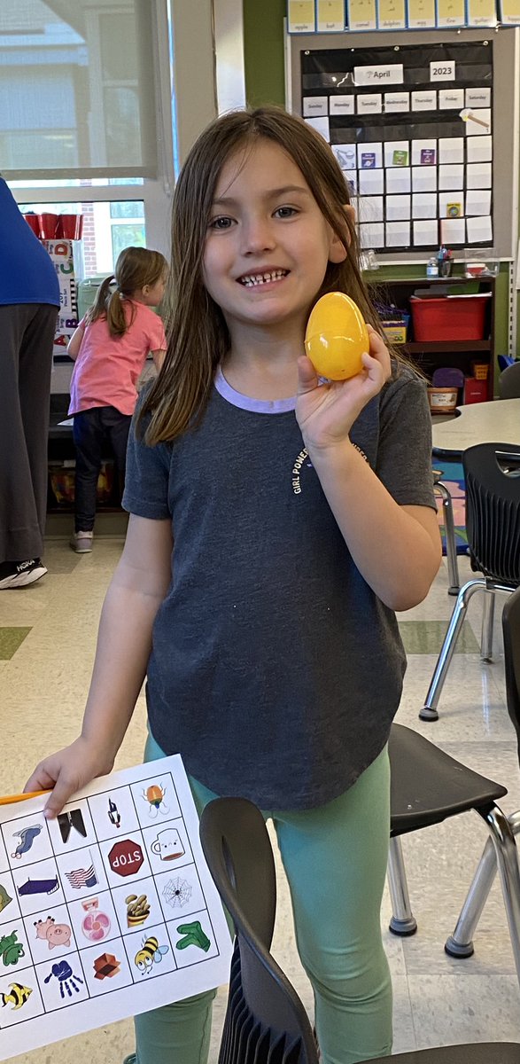 MissBKteach's tweet photo. Hunting for words we can read on this1/2 day before spring break! #kindergarten #springegghunt #tapitout #Hallowell #makereadingfun! https://t.co/1XW6SPBTUZ