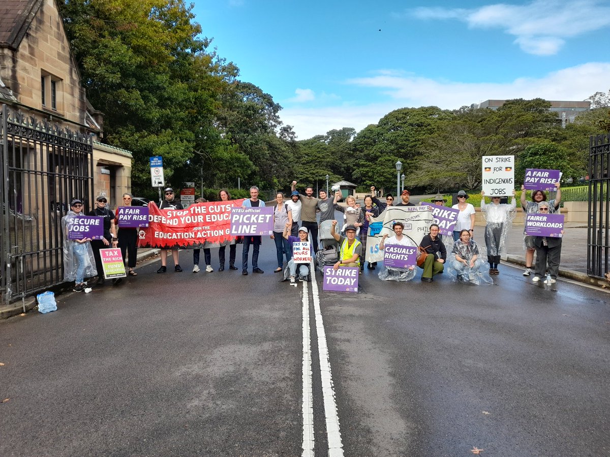 Going strong at Parramatta Rd! One Uber after another being turned away #Usydstrike ✊️