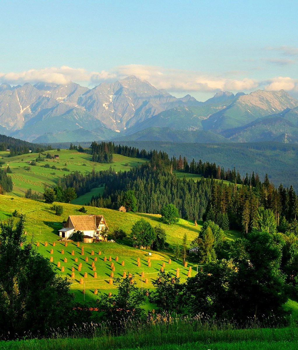 Tatra Mountains behind rural landscape of Poland   🇵🇱