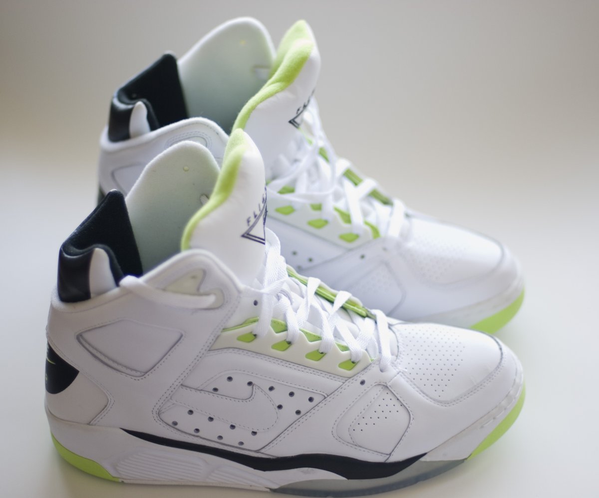 soletrade's tweet image. Still Fresh: 2009 Nike Air Flight Lite Hi - White Lime Black #sneakerfreak