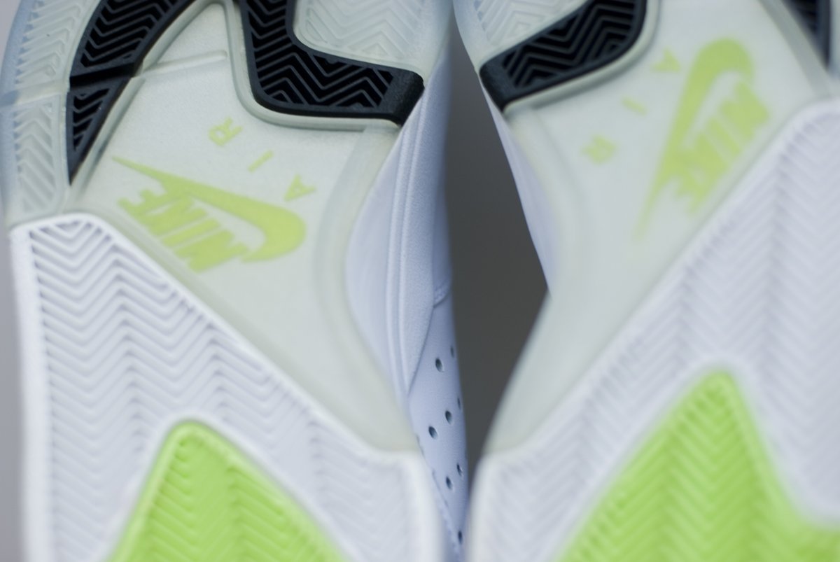 soletrade's tweet image. Still Fresh: 2009 Nike Air Flight Lite Hi - White Lime Black #sneakerfreak