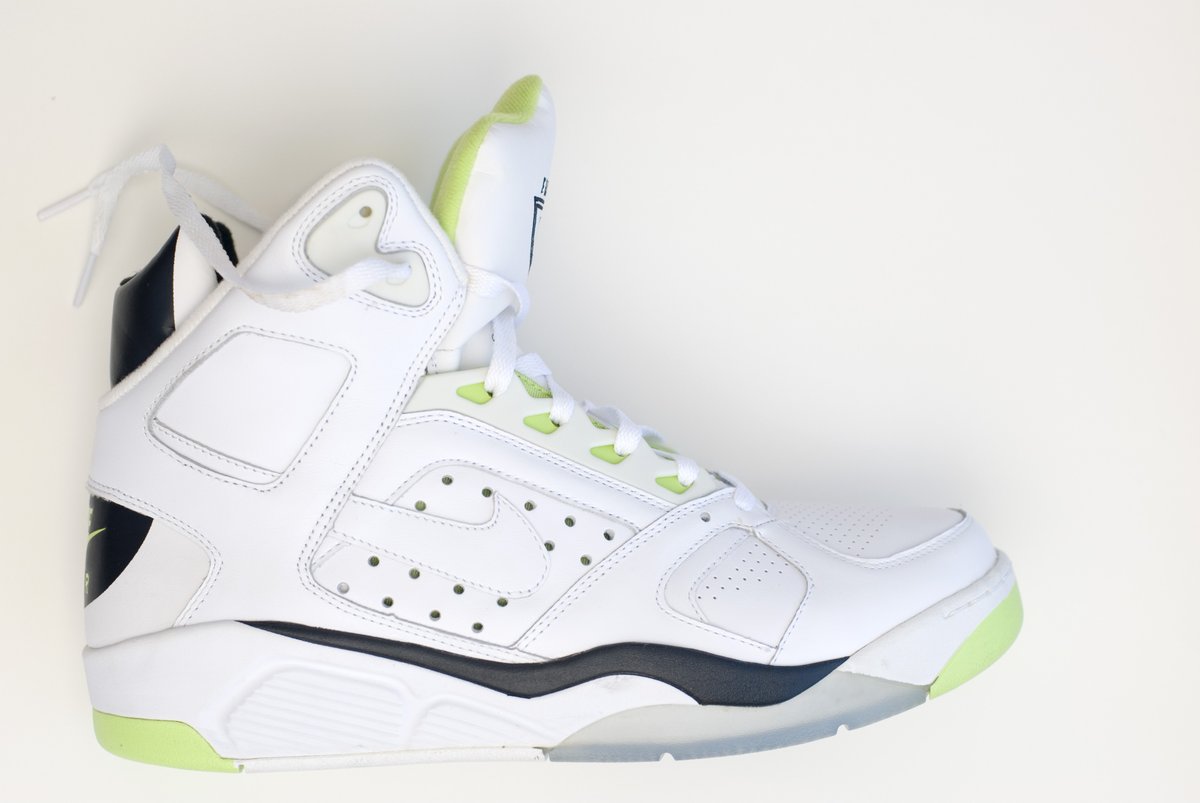 soletrade's tweet image. Still Fresh: 2009 Nike Air Flight Lite Hi - White Lime Black #sneakerfreak