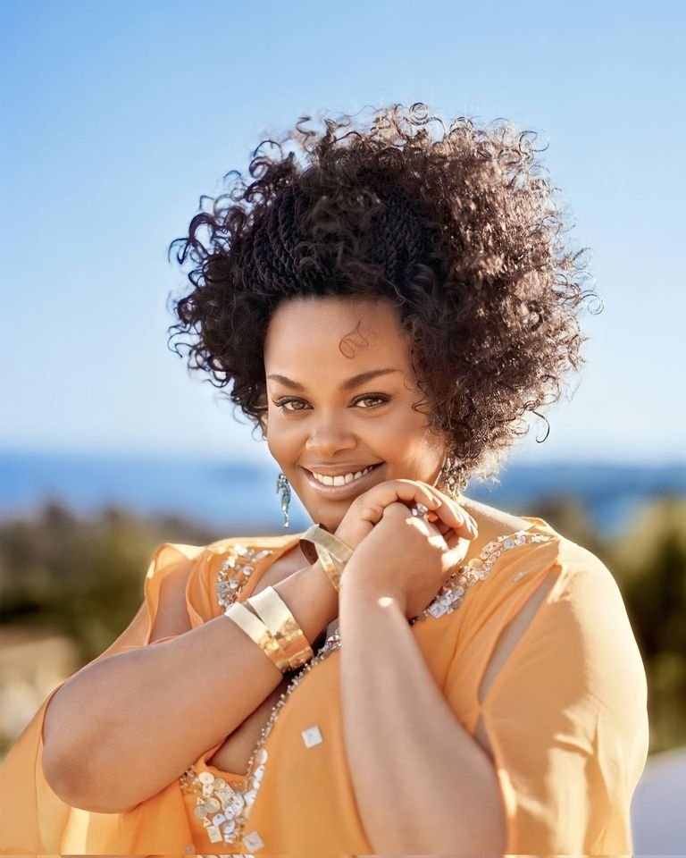 Happy Birthday To Jill Scott. Such an amazing voice. 