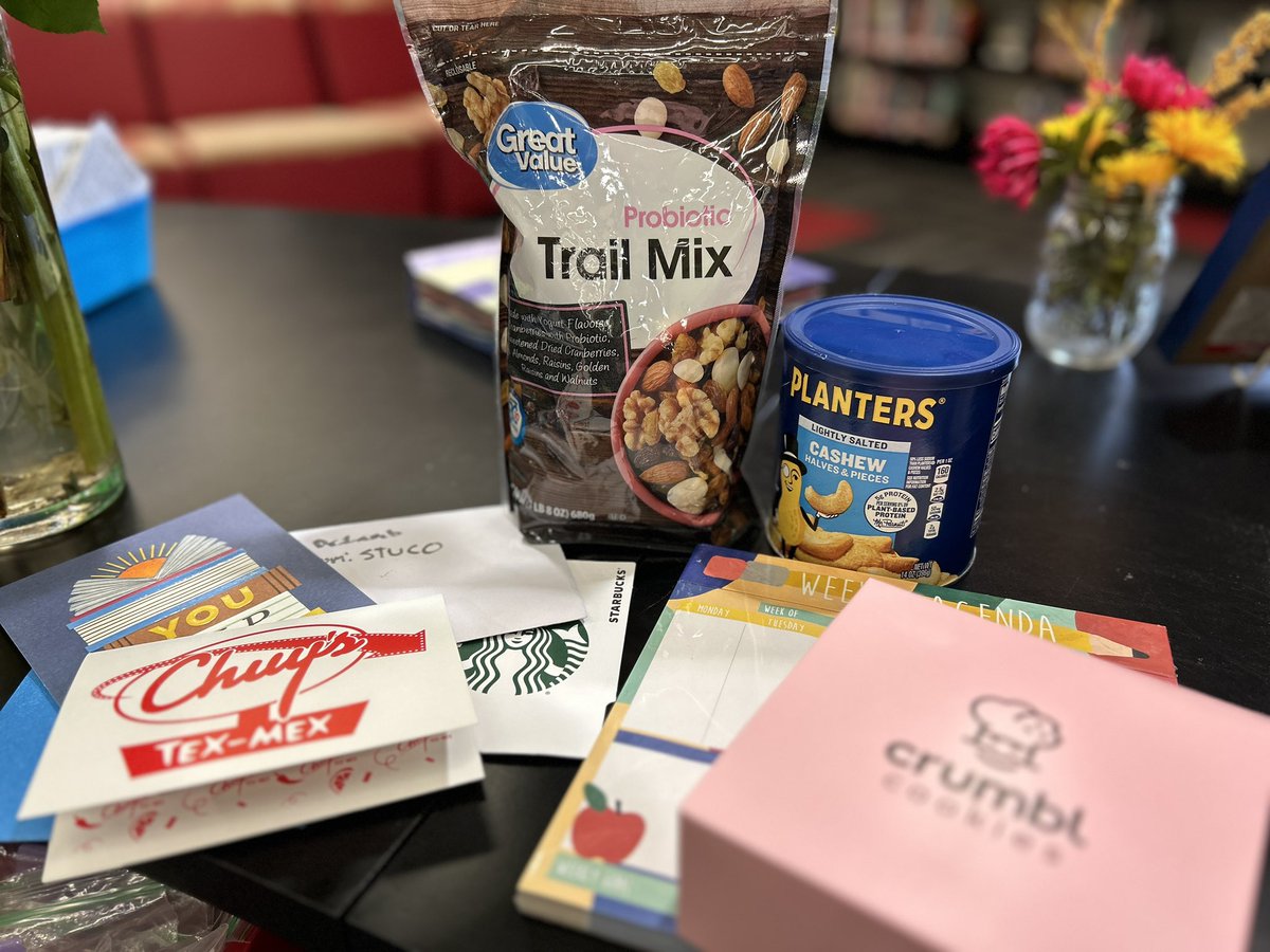 heatherlamb08's tweet photo. I had all the feels today as I was acknowledged by some pretty awesome 💯kiddos & colleagues for #schoollibrarianday 📚. Special thanks to @chslions_stuco! Such an incredible group of leaders. Thank you! 🙏#castleberryhigh #cisdbettertogether https://t.co/GIJXsFuK5c