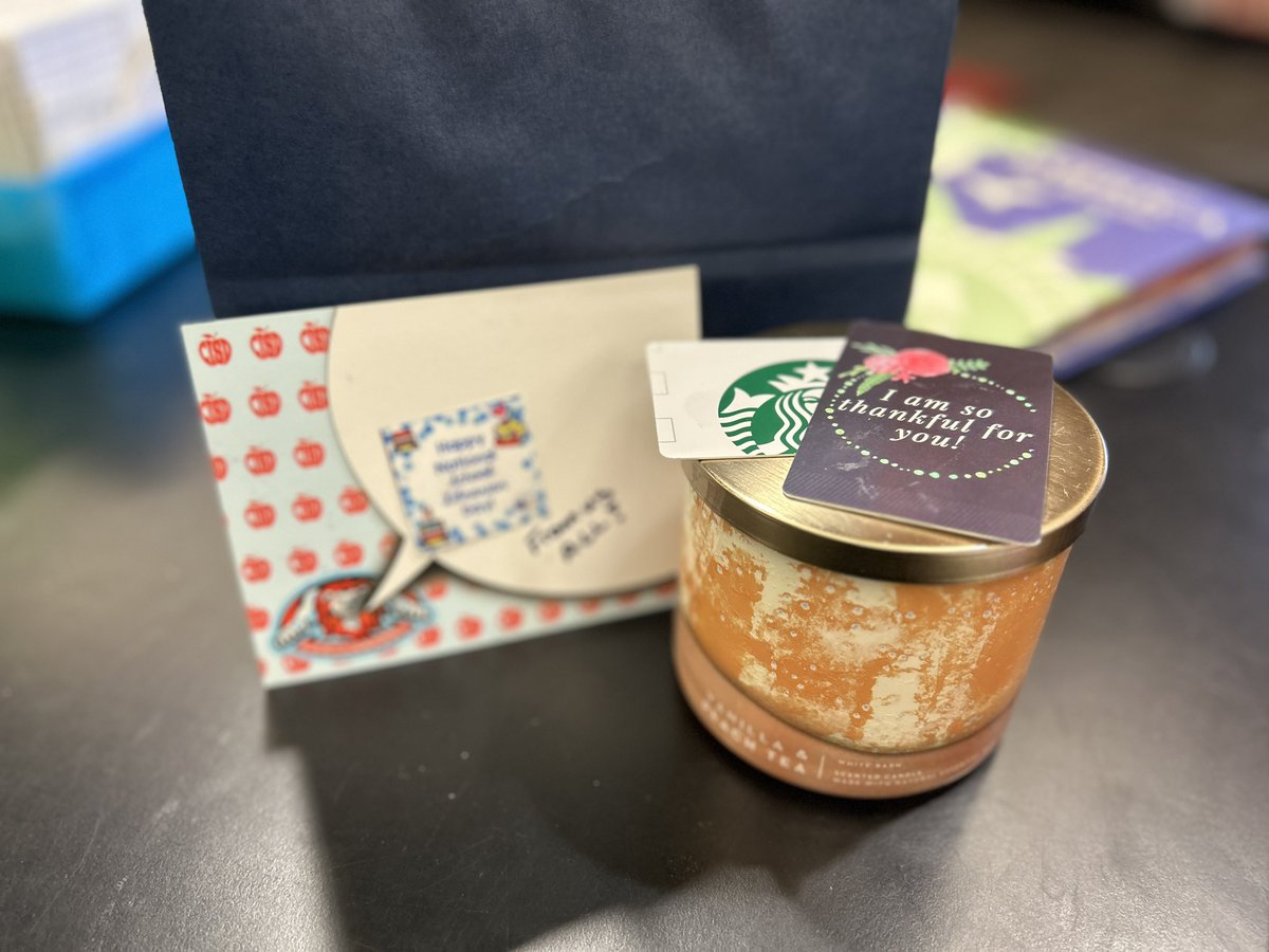 heatherlamb08's tweet photo. I had all the feels today as I was acknowledged by some pretty awesome 💯kiddos & colleagues for #schoollibrarianday 📚. Special thanks to @chslions_stuco! Such an incredible group of leaders. Thank you! 🙏#castleberryhigh #cisdbettertogether https://t.co/GIJXsFuK5c