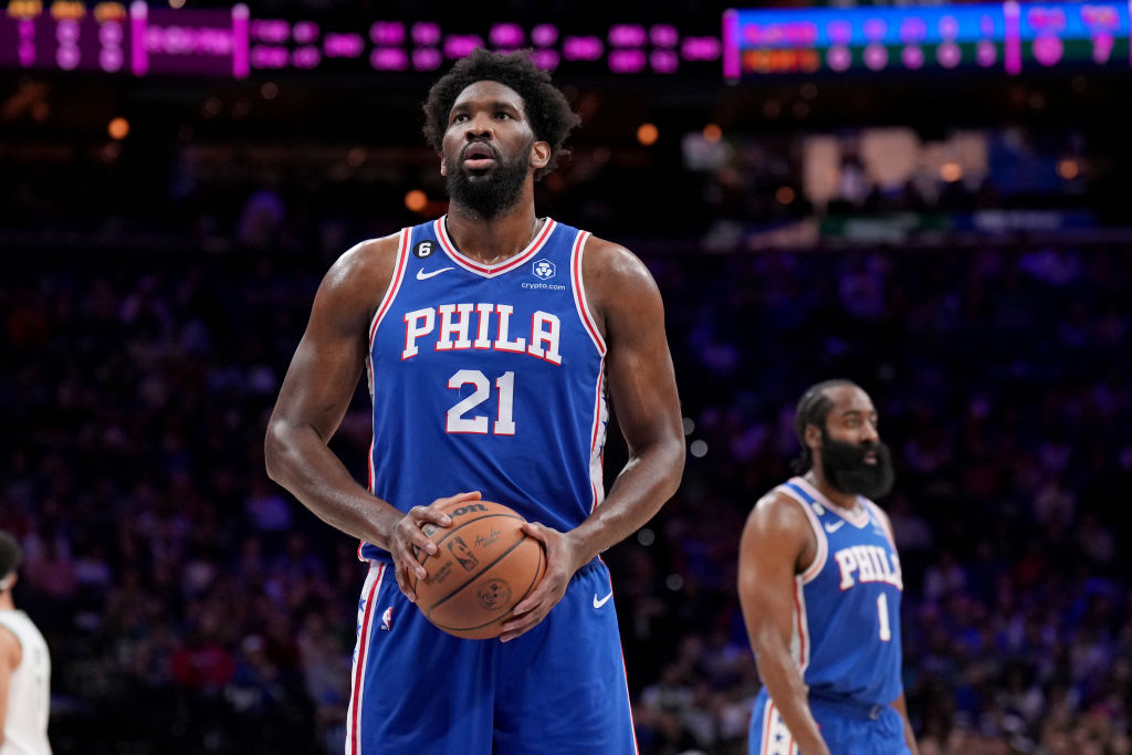 ESPNInsights's tweet photo. With 24 points at half against the Celtics, Joel Embiid now has 2,134 points this season.

That is the most in a season by a center since Shaquille O'Neal's MVP season in 1999-2000 (2,344). https://t.co/Xpk8d5OeGl