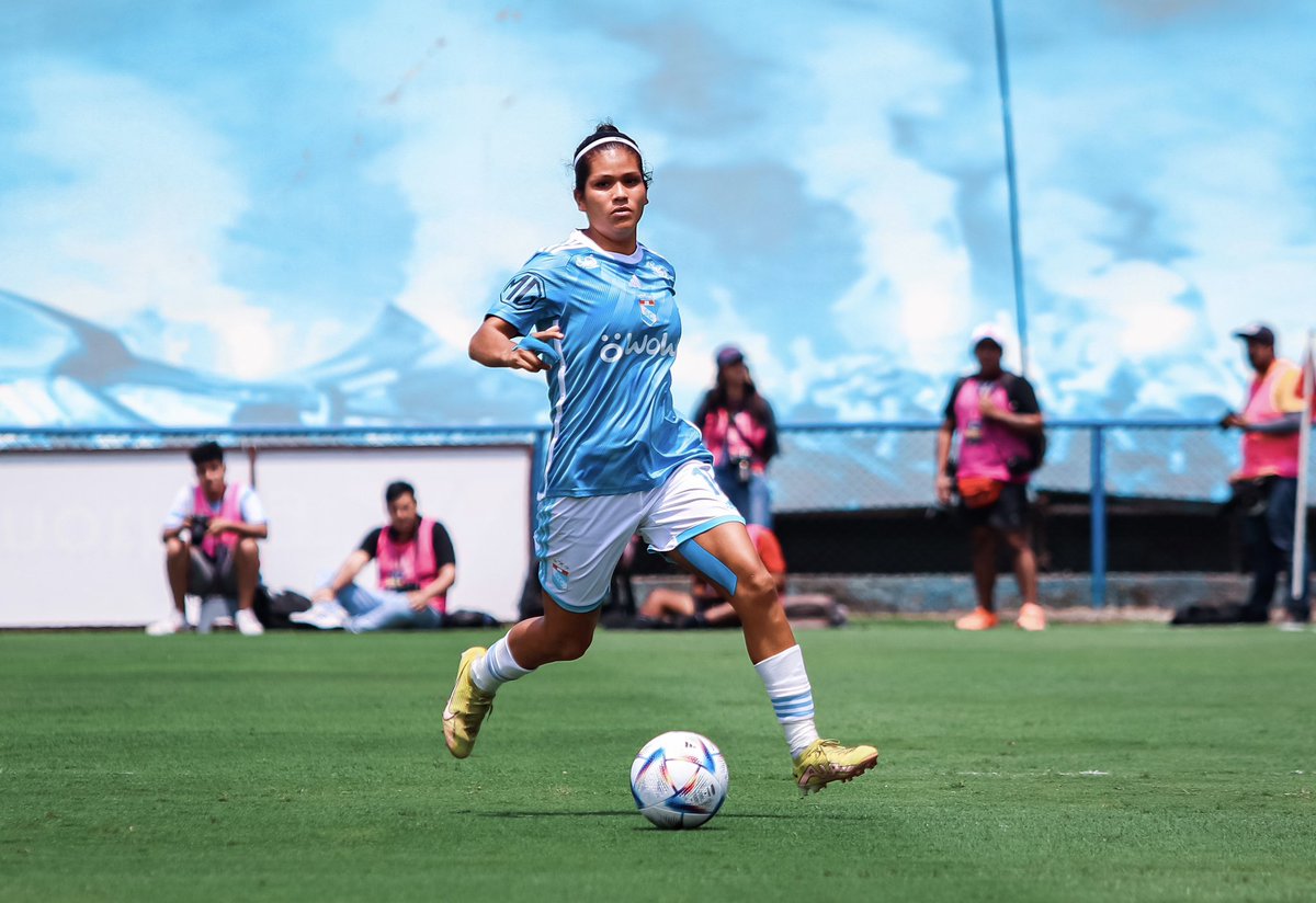EvenPolocena's tweet photo. Ayer hicimos nuestro debut en la liga femenina no fue el resultado que deseamos. Pero contenta por la entrega de todas mis compañeras, Toca seguir corriendo por nuestros objetivos que esto recién empieza. 🙌🏻

Fuerza cristal 💙💪🏼

@SCfemenino https://t.co/UXQy0wFOFZ