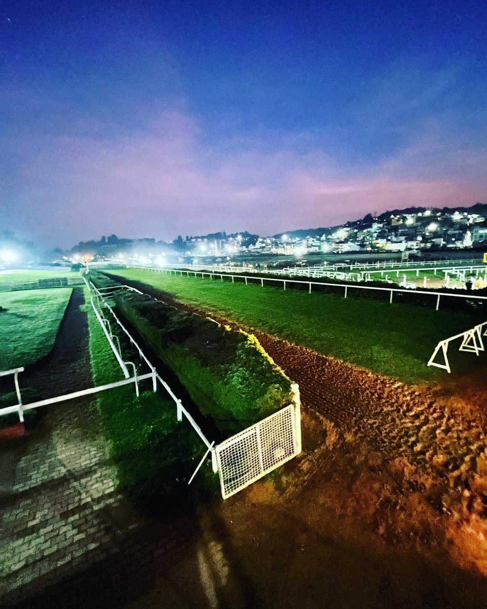 RaceMadras's tweet photo. #OotyRaceCourse
#MorningTrackWork
#Equestrian
#Thoroughbreds
#HorsesofTwitter
7000 feet above sea level.
Udhagamandalam ( Ooty) Race Course in all its morning glory. https://t.co/oZx63TPgou